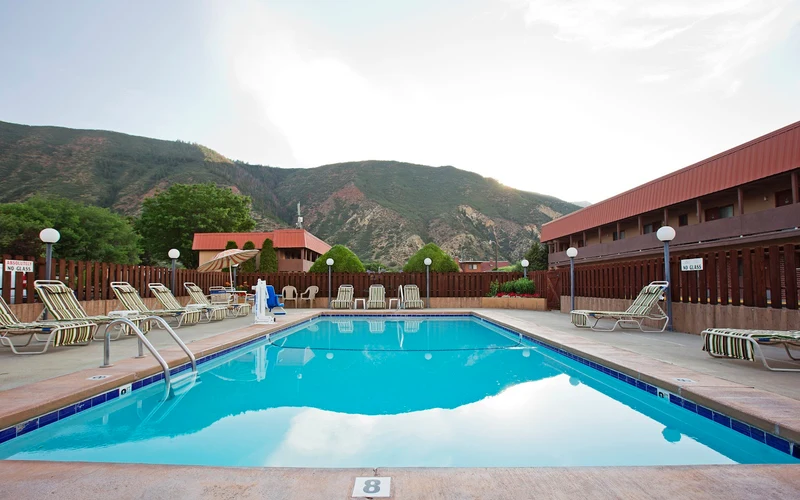 Glenwood Springs Cedar Lodge motel with indoor pool near the hot springs in Glenwood Springs, Colorado